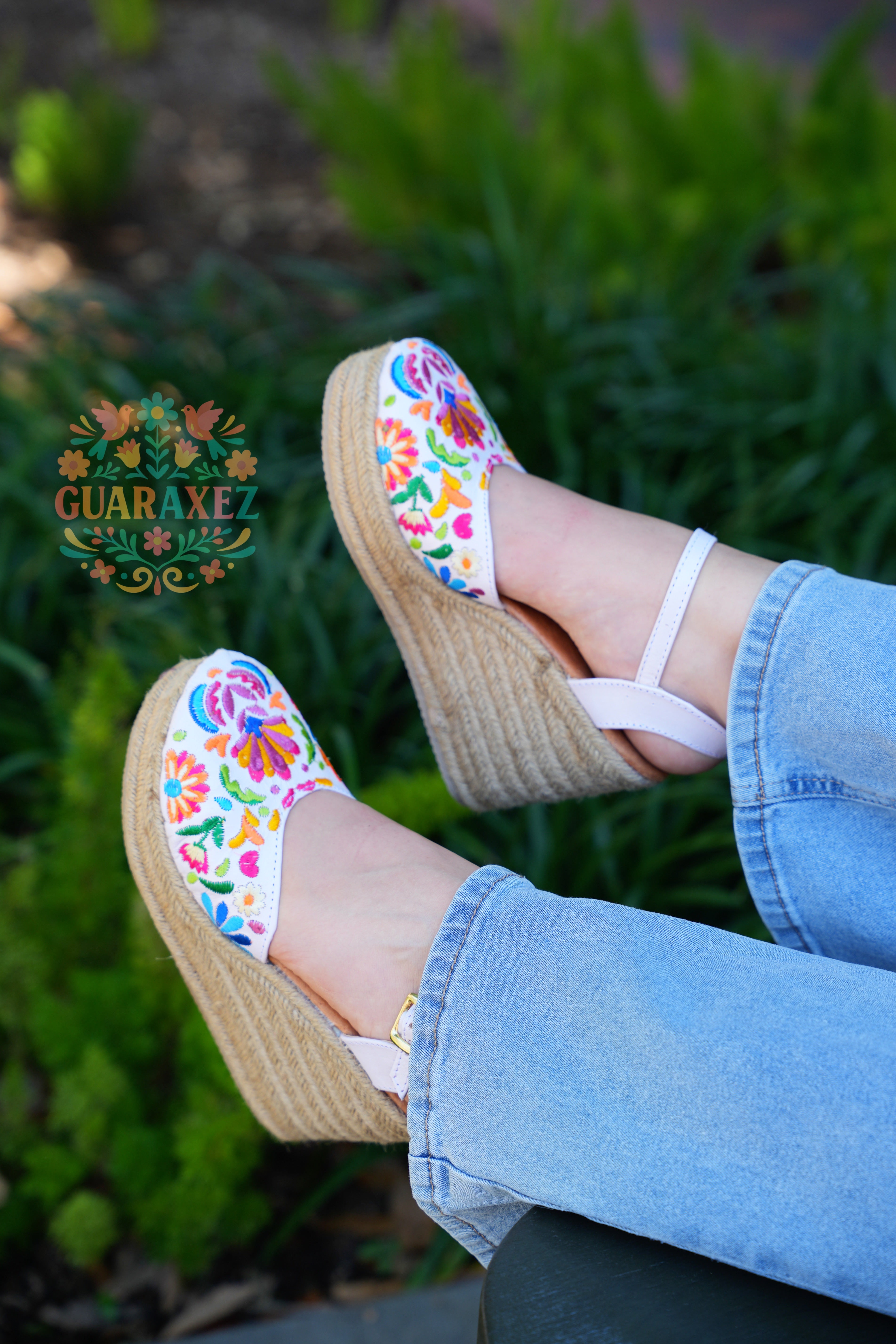 Dione Embroidery Wedges – Guaraxez