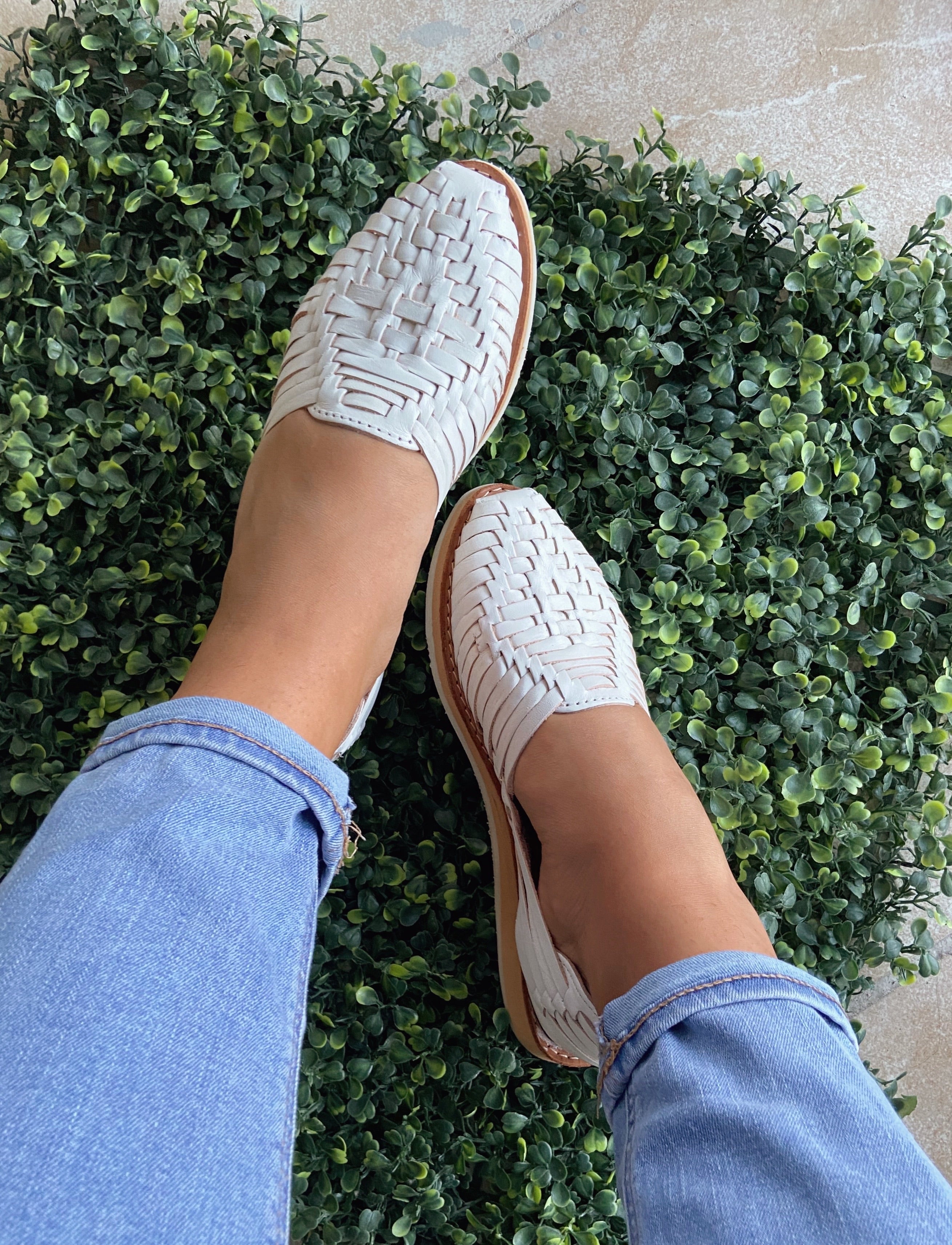 Huarache Outfit All White Huaraches On Feet Nike Air Huarache