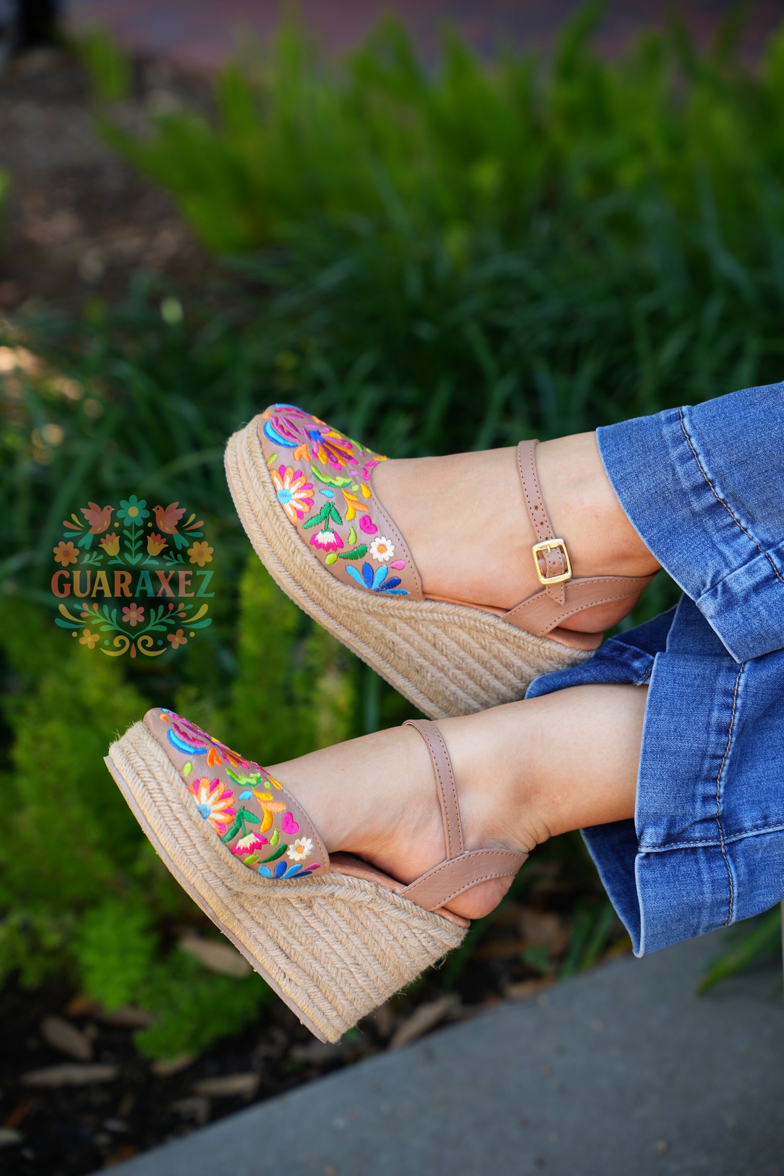 Dione Embroidery Wedges – Guaraxez