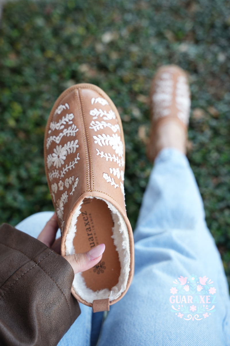 Artesanal Embroidered Booties – Guaraxez