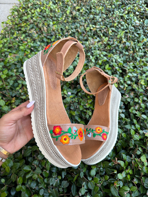 Ximena Embroidered Sandals Tan