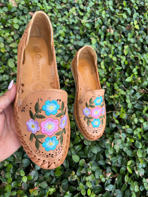 Ruleta Flores Embroidery Leather Huarache Flat
