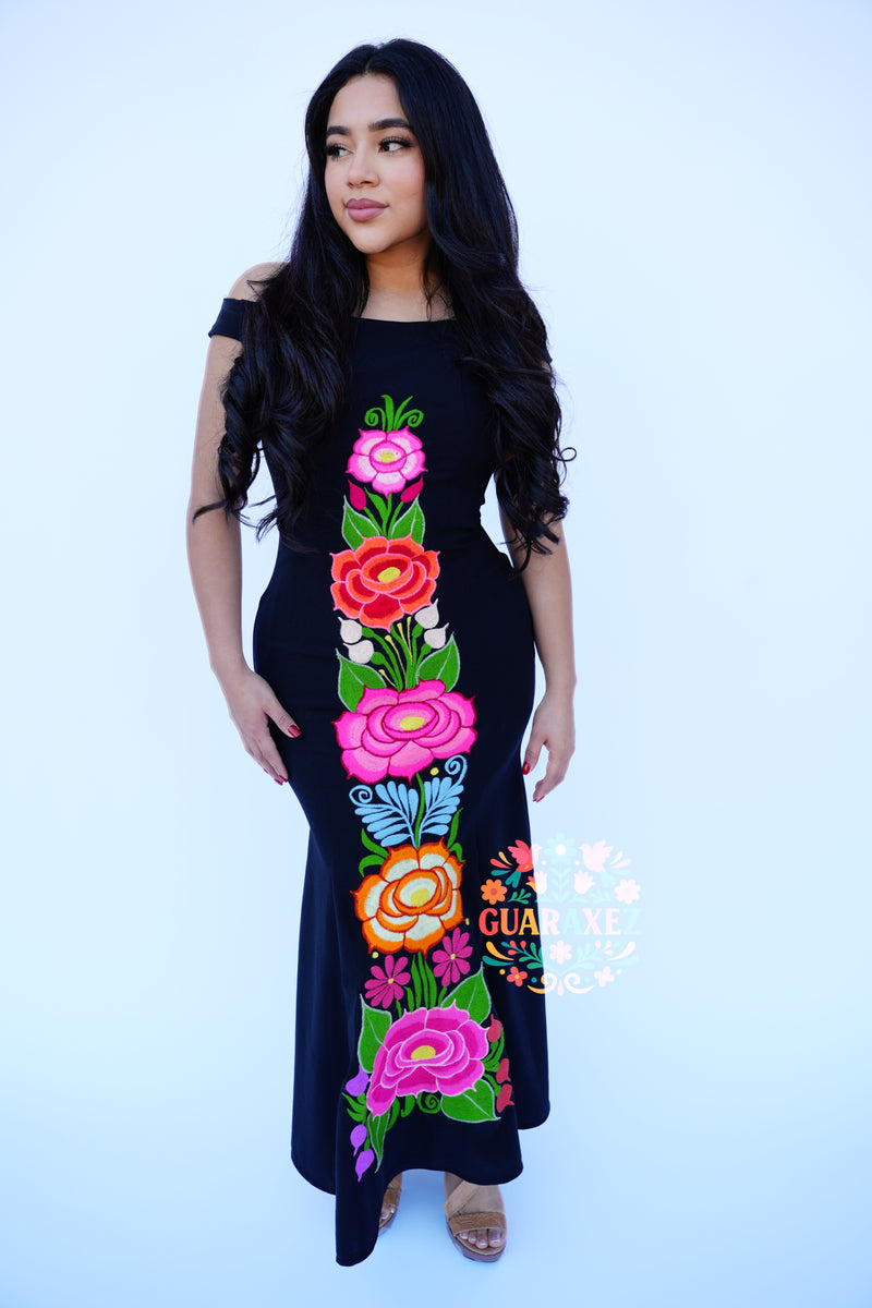 Elegante Embroidered Mexican Dress Plus Size (XL) / Black Elegante Embroidered Mexican Dress Plus Size (XL) / Black