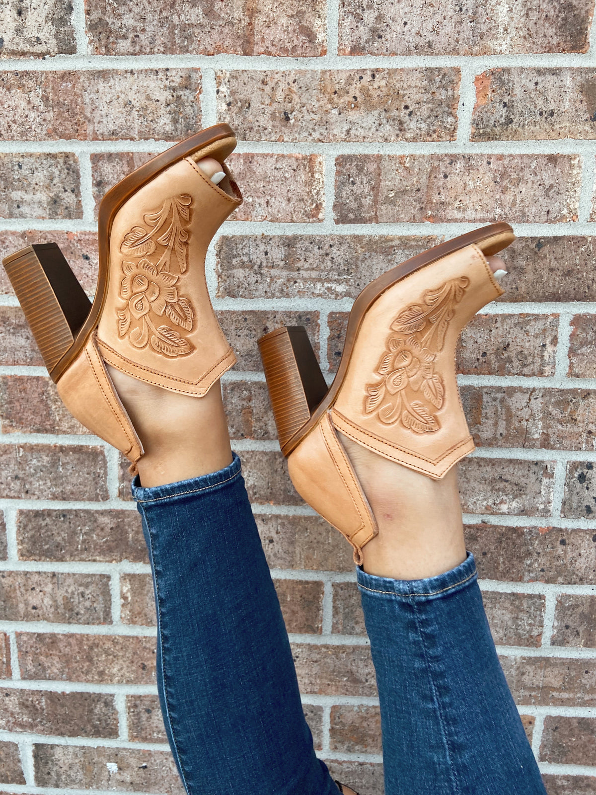 BOOTS AND BOOTIES – Guaraxez BOOTS AND BOOTIES – Guaraxez