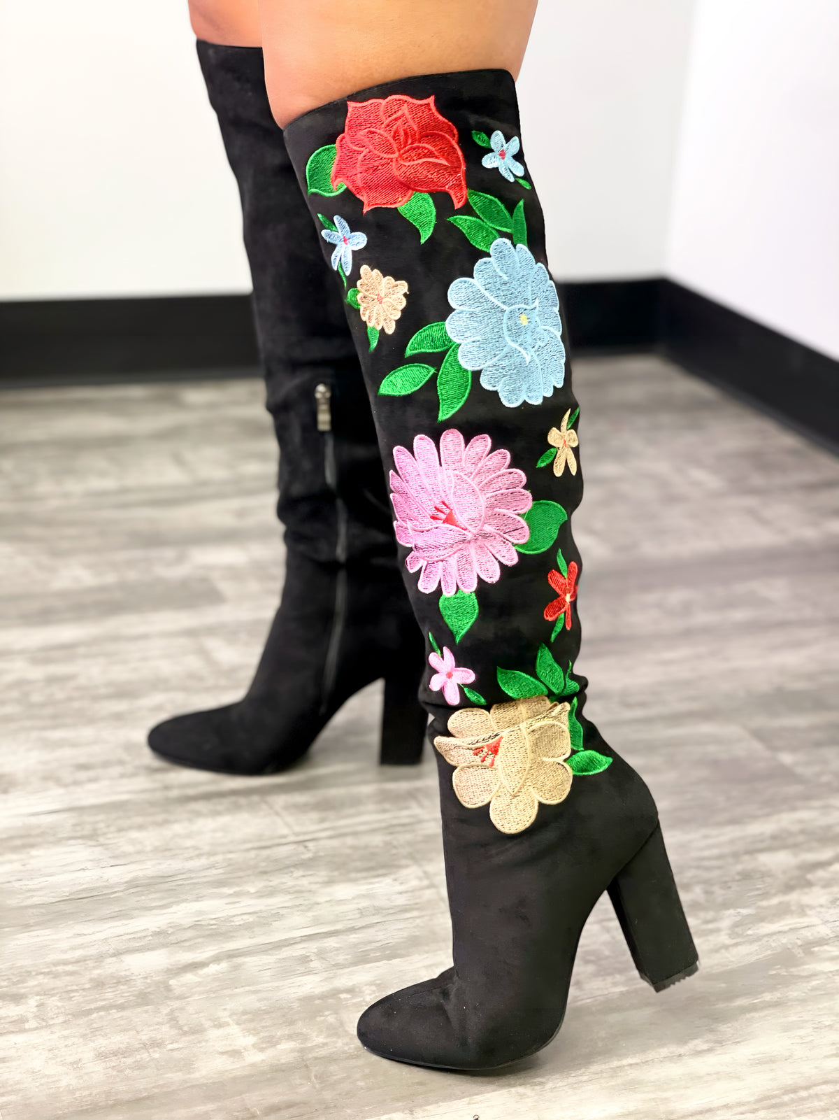 BOOTS AND BOOTIES – Guaraxez BOOTS AND BOOTIES – Guaraxez