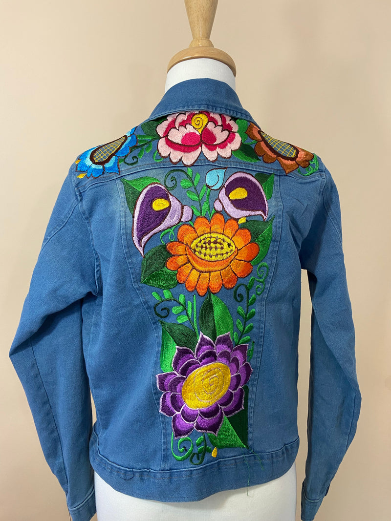 Flores Bordadas Denim Jacket